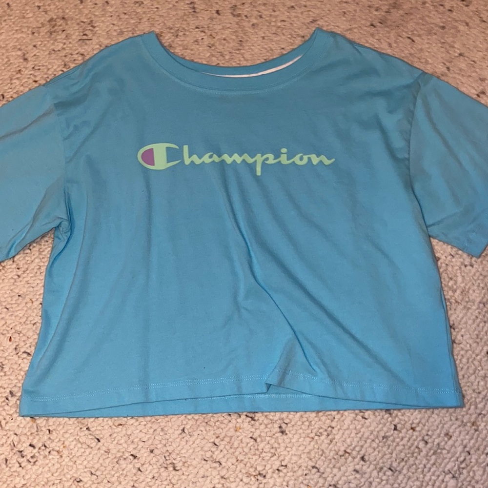 cropped champion t-shirt